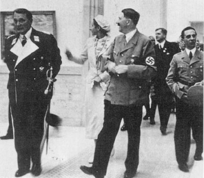 Goering, Hitler et Goebbels à l'exposition d'art "dégénéré"