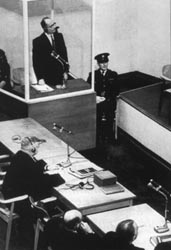 Le S.S. Eichmann, pendant son procès à Jérusalem, en 1961