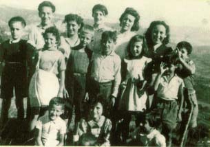  Quelques-uns des enfants juifs d'Izieu, pendant l'été 1943