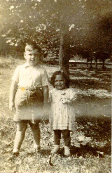 Maurice et sa cousine Suzanne — L'album photo d'une famille disparue