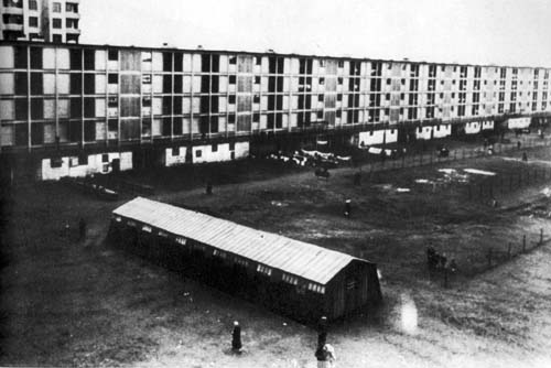 Vue générale du camp de Drancy en France où étaient amenées les Juifs arrêtés.