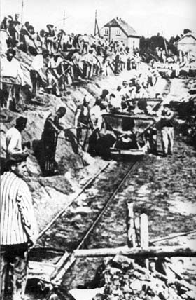 Travaux de terrassement sur un des chantiers du camp de Sachsenhausen