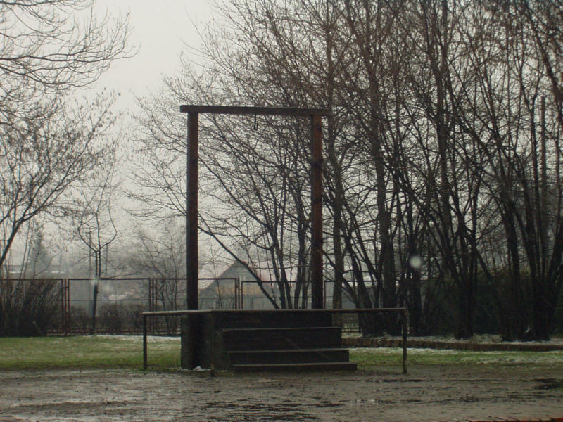 Auschwitz La potence, à l'entrée du camp.