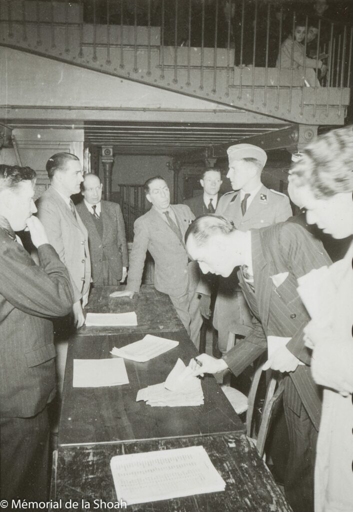 182 1 rafle billet ver intcrieur du gymnase japy paris 14 mai 1941 dclcgation allemande t dannecker prcfet police francais f bard c mcmorial de la shoah scaled 1