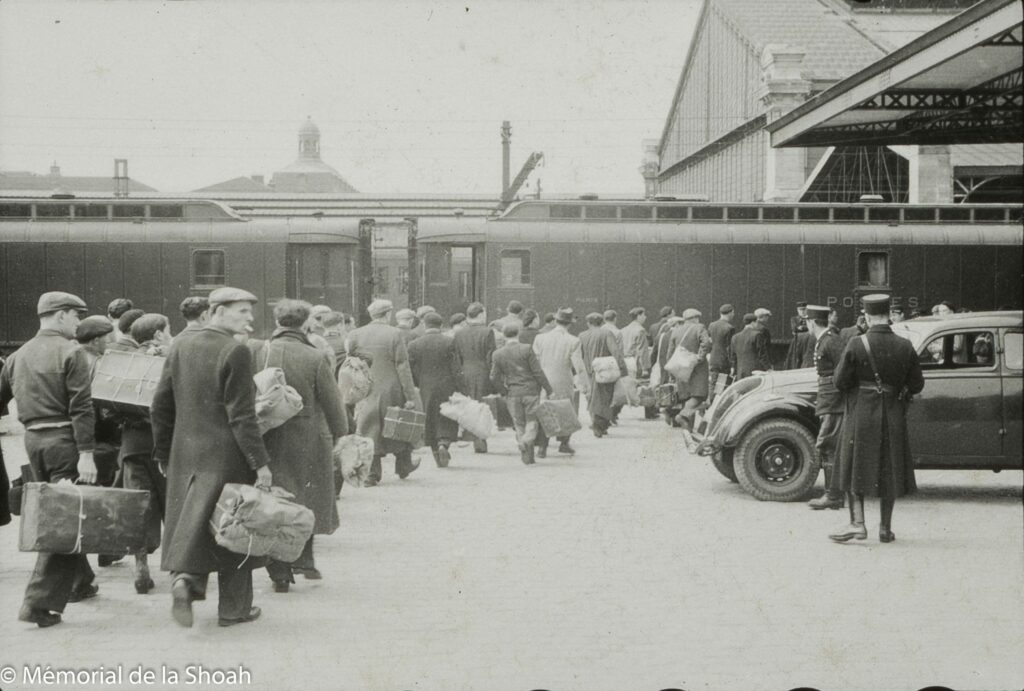 183 28 rafle billet vert gymnase japy paris 14 mai 1941 hommes arratcs en gare d austerlitz pour les camps du loiret c mcmorial de la shoah 4 scaled 1